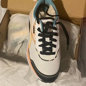 Womens puma size 6 shoes